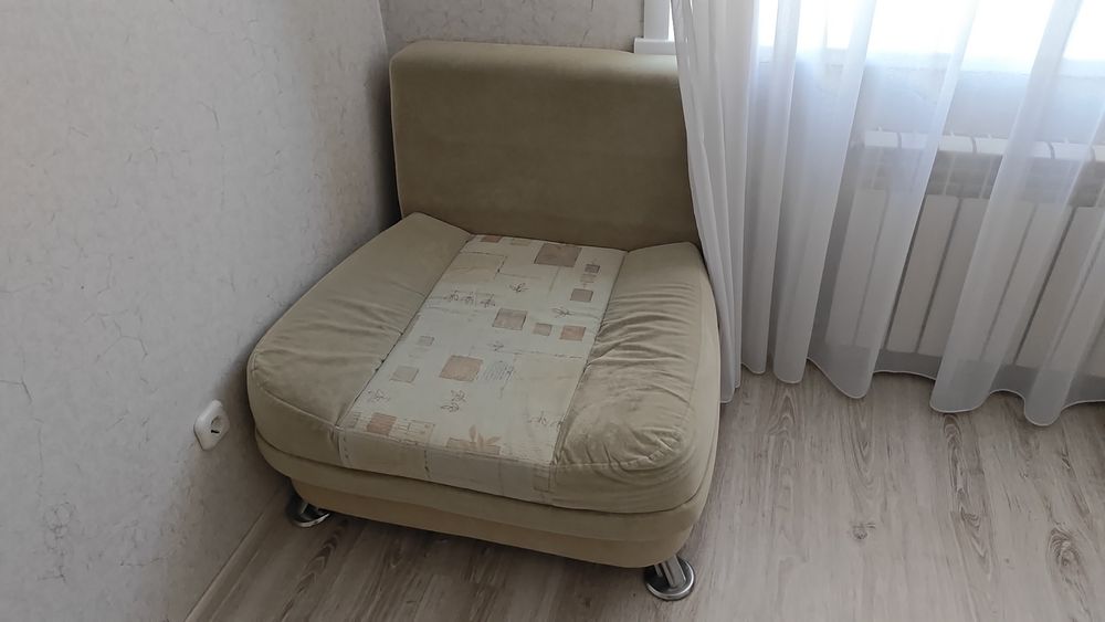 Продам диван с коеслами