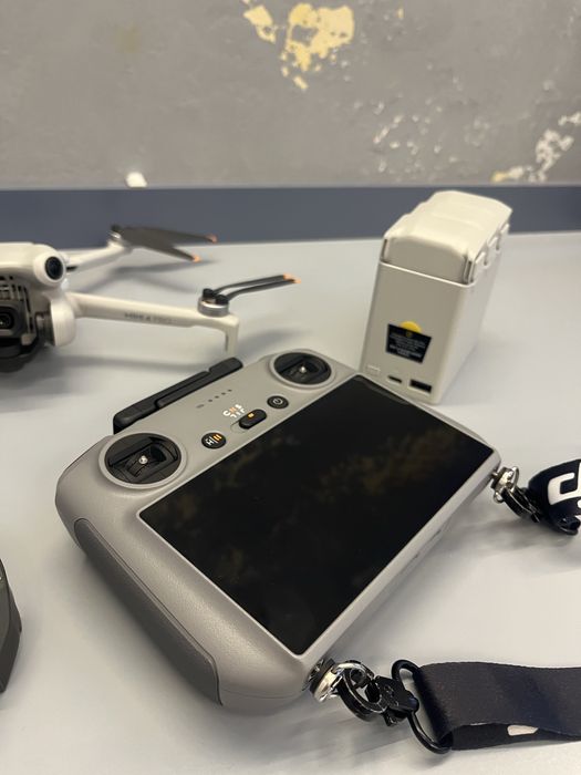 Продам дрон «DJI Mini 4 Pro Fly More Combo Plus»