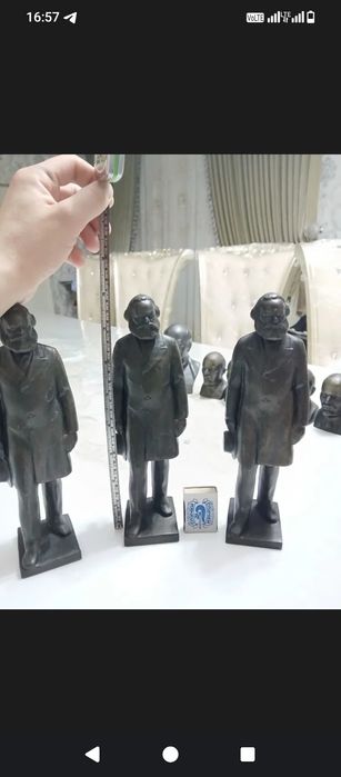 Карил Максим хайкаллари
