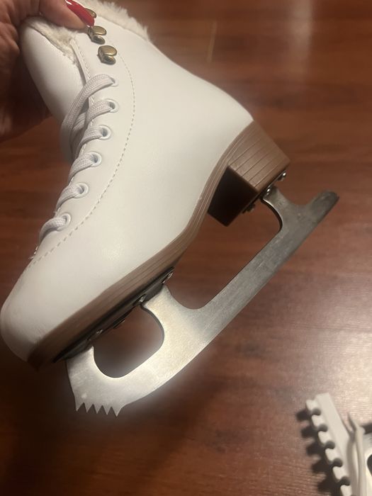 Коньки фигурные 32 размер, новые