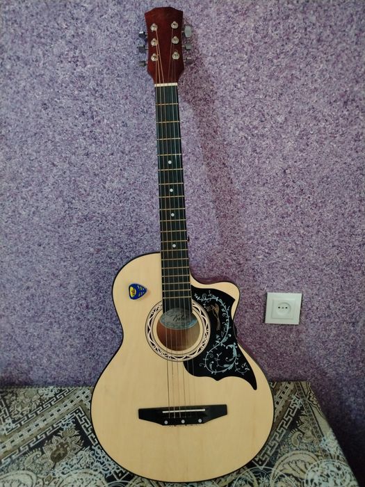39 - dyumli akustik gitara sotiladi