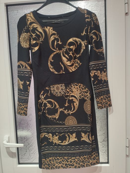 Рокля - тъмносиня с шарки