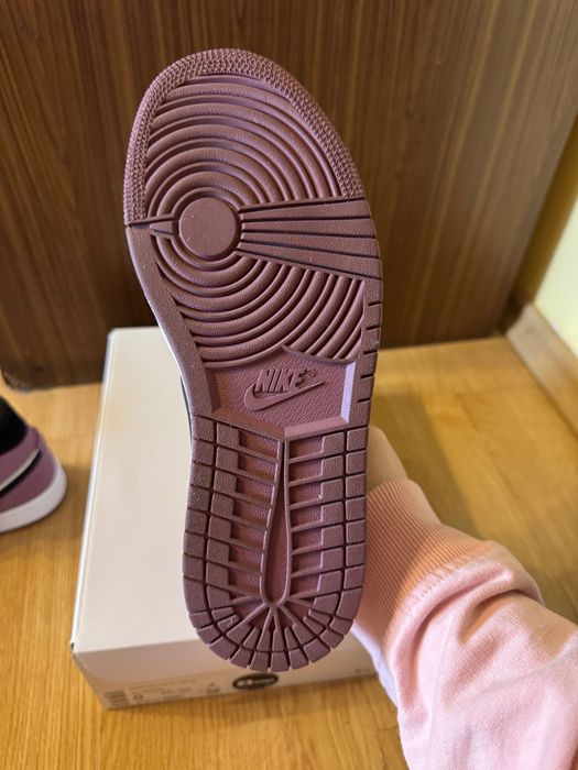 Nike Air Jordan 1 Mid “Mulberry”