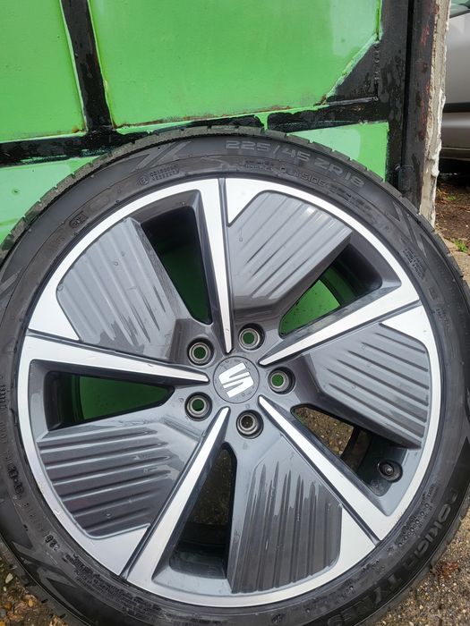 Оригинални джанти 18ки SEAT Leon FR 2021 7,5J ET46 с летни гуми 225 45