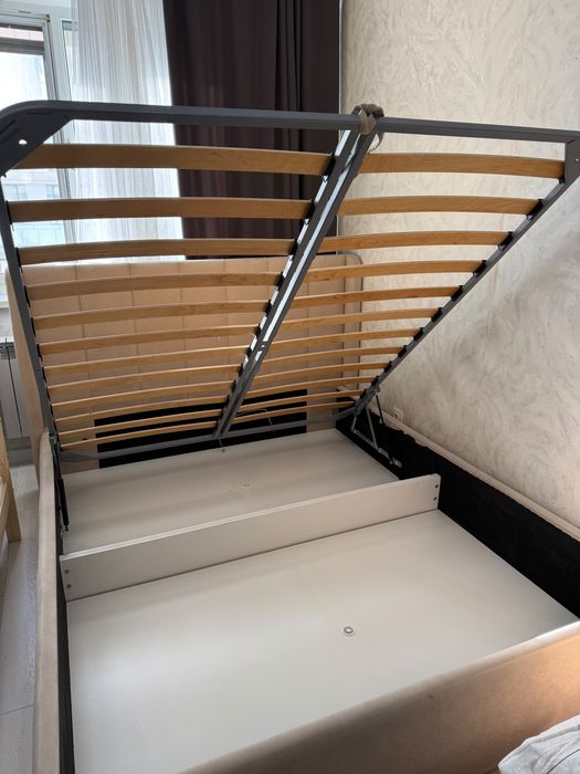 Продается кровать 1,6 м