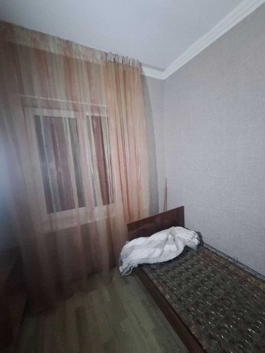 Сдается 3 комнатная квартира на 2 этаже в 4 этажном доме на Джуне