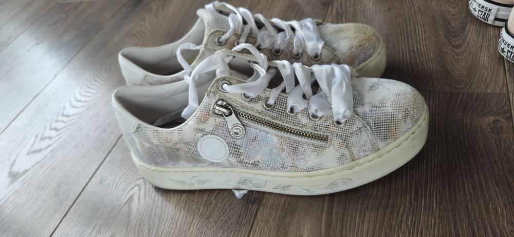 Converse, Oysho, Tommy, Levi's  38 и 39