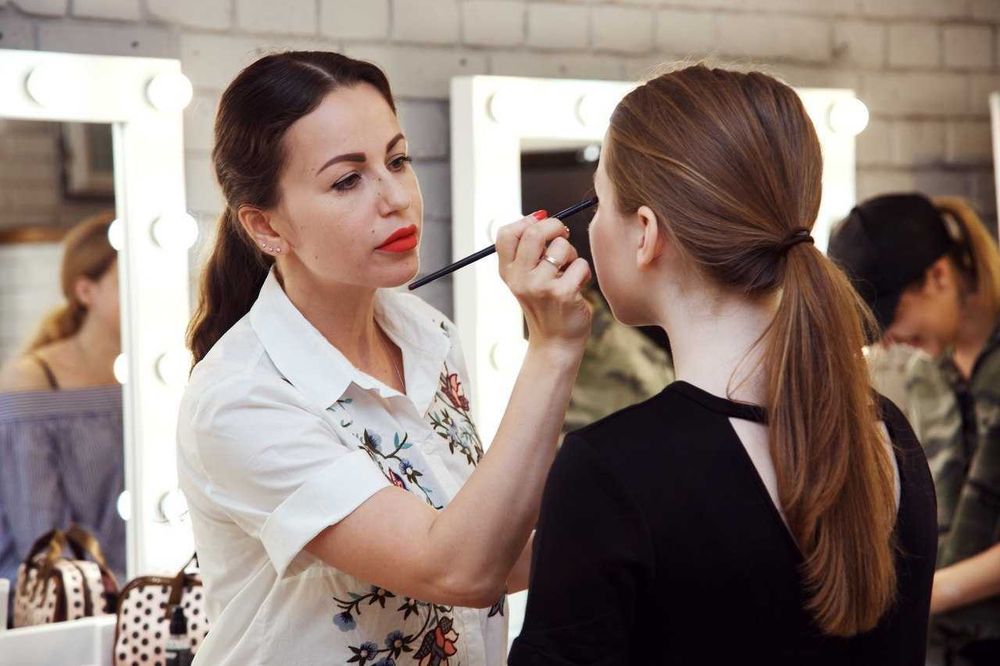 Парикмахер стилист со стажем 10 лет Мелирование Покраска волос