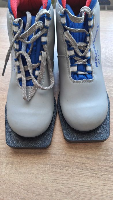 Лыжные ботинки  34 р