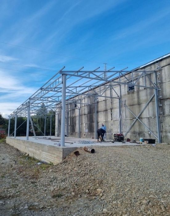 Vând hala de 200mp 10x20x4