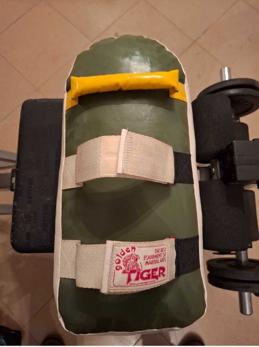 Фокусни ръкавици/лапи производство на Cosmos sport и тай-пад