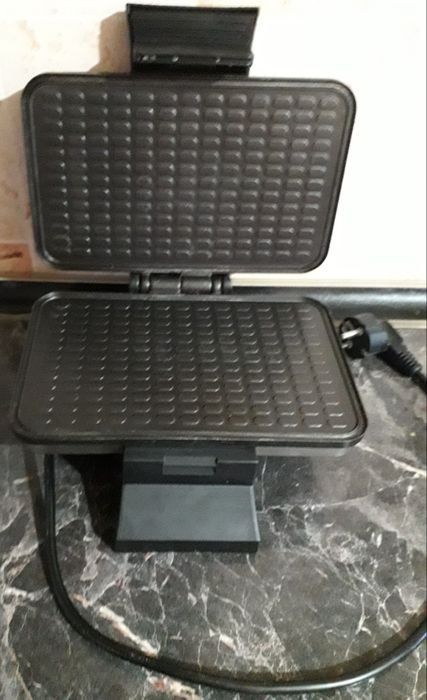 Продам электровафельницу Пишите на ватсап