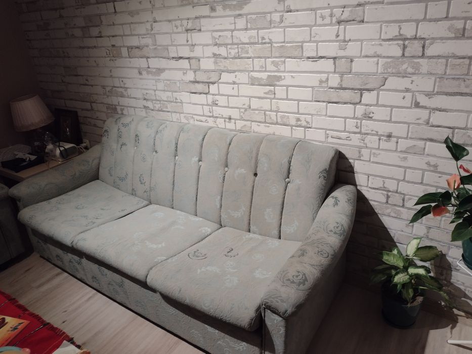 Разтегателен диван с два фотьойла