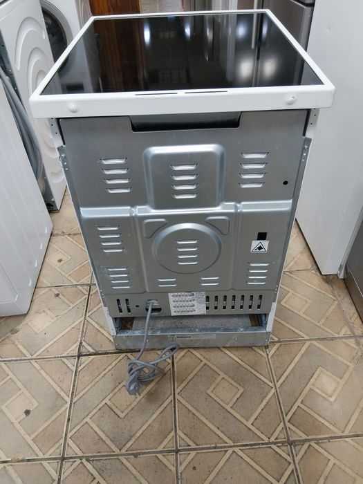 Като нова тясна 50 см свободно стояща  печка с керамичен плот  Аег Aeg 2 години Гаранция!