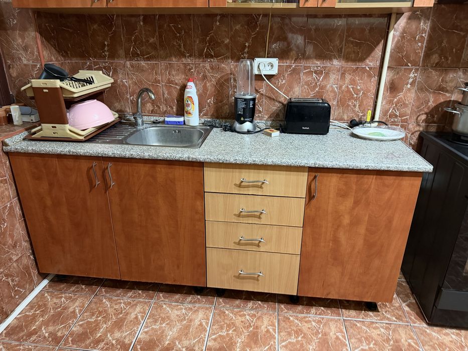 Vand mobila de bucatarie