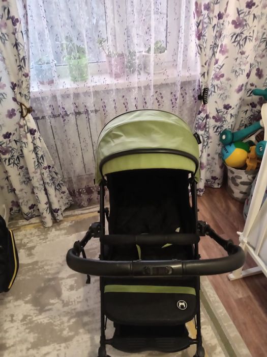 Продам прогулочную коляску летняя.