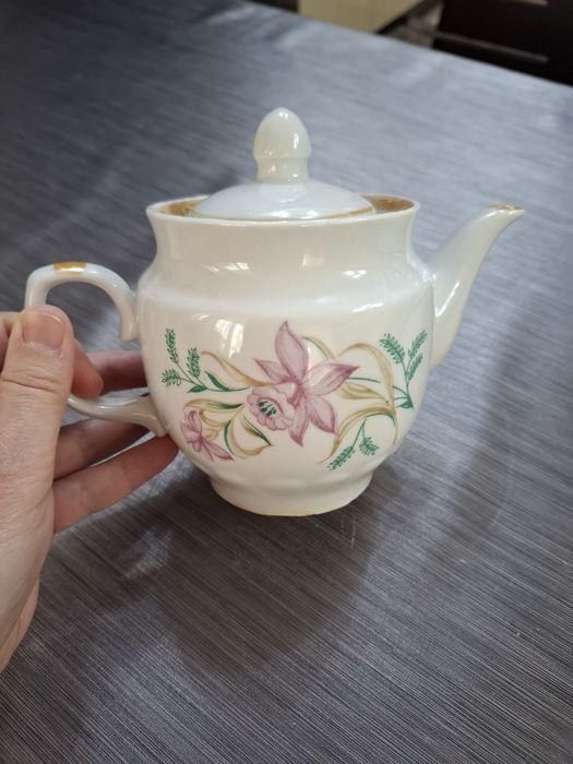 Захарница ,латиера и чайник от порцелан на Изида