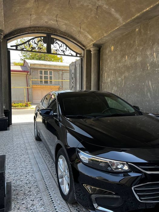 Malibu moshina sotiladi