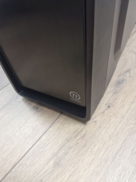 Vand carcasă Thermaltake Urban S71