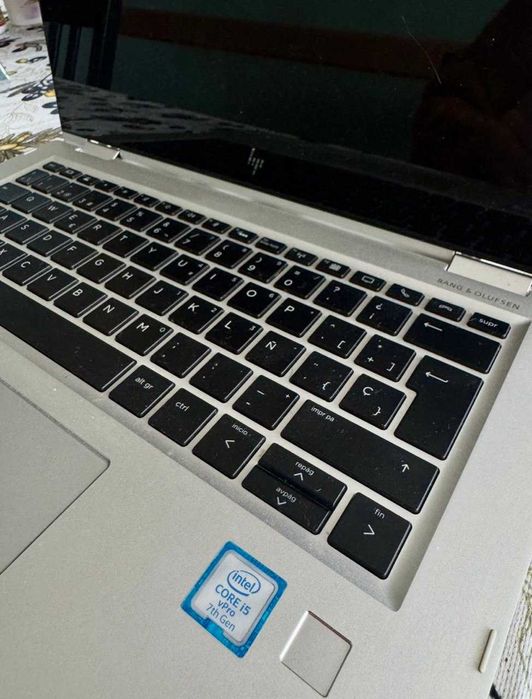 HP Elitebook 13.3" touch 360°  x360 1030-в отлично състояние