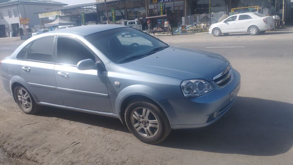 Lacetti avtomobili sotiladi srochna