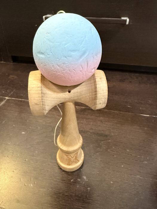 Kendama de vanzare