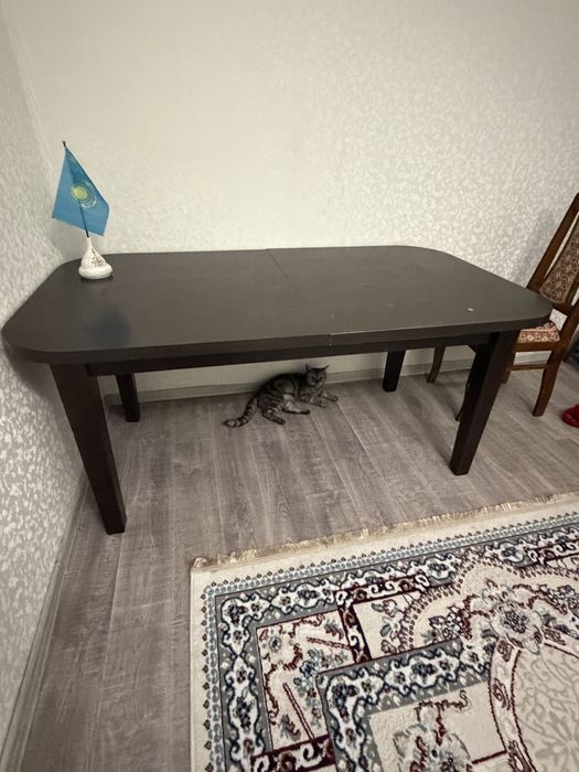 Продаю стол чистое лерево