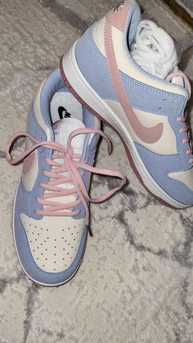 Кроссовки женские