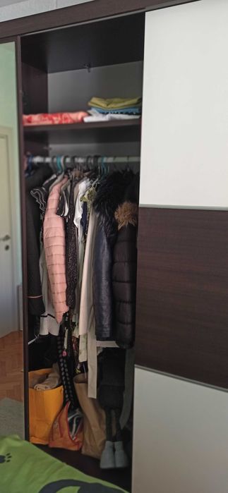 Гардероб с плъзгащи врати