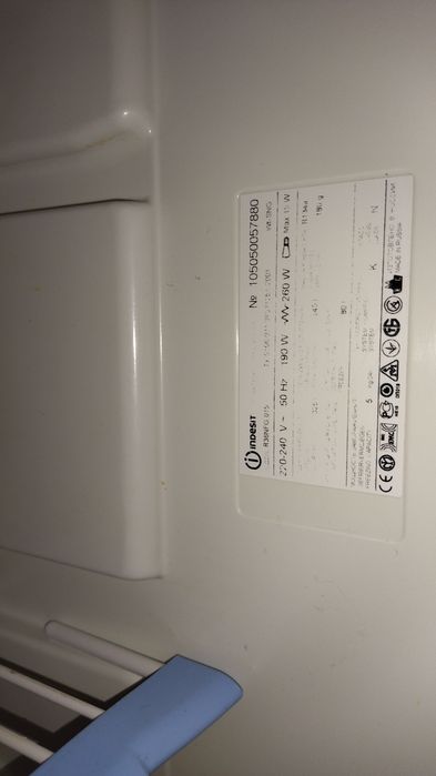 Холодильник Indesit