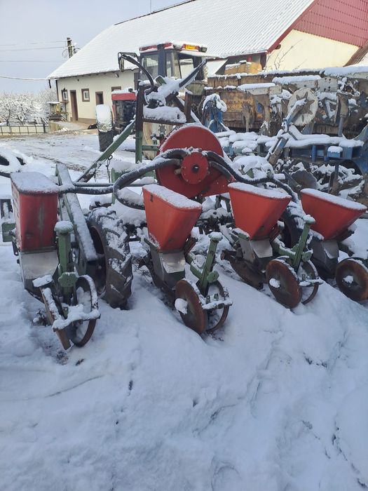 Vand semanatoare de porumb si floarea soarelui