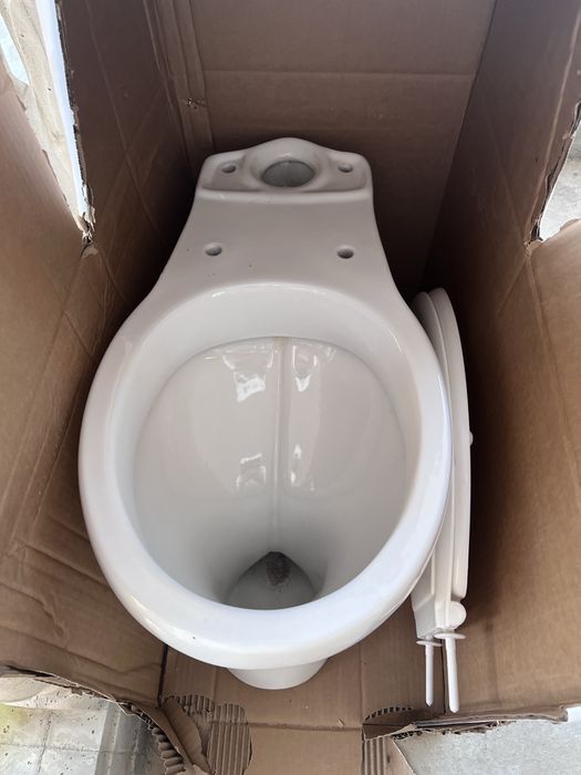 Продам унитаз почти новый