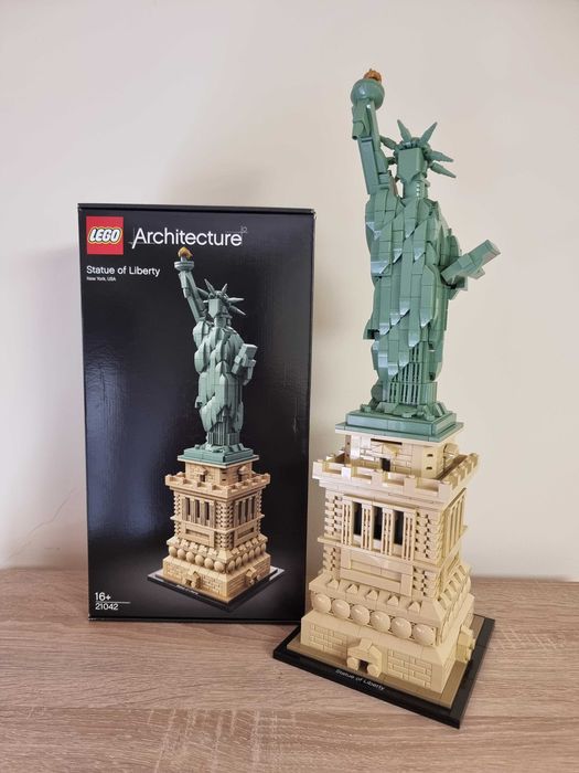 LEGO Architecture Statuia Libertatii 21042, 1685 piese