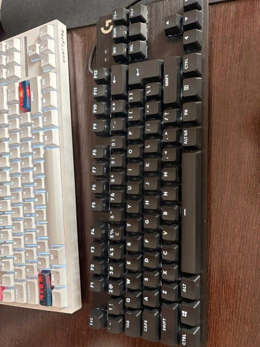 Tastura mecanica Logitech G413 + Cadou Keyboard pad.