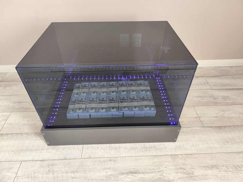 Стеклянный стол (денежный)