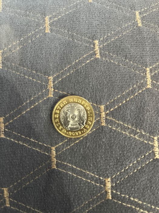 Продам монету 100 тг