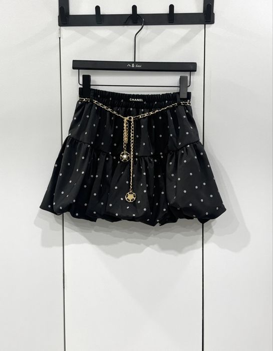 Пола панталонки C.H.A.N.E.L