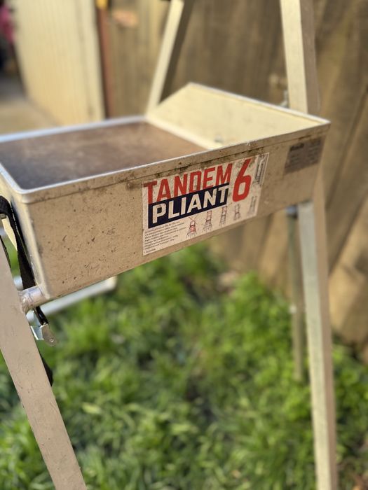 Scară mobila cu platforma