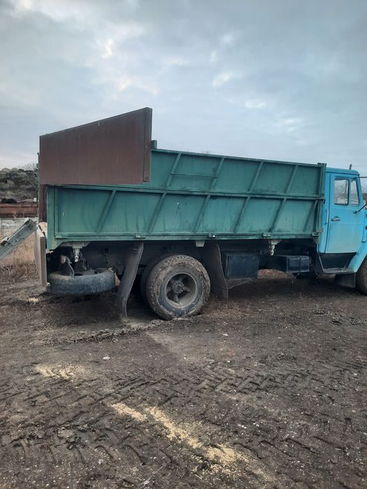 Продам зил самосвал.