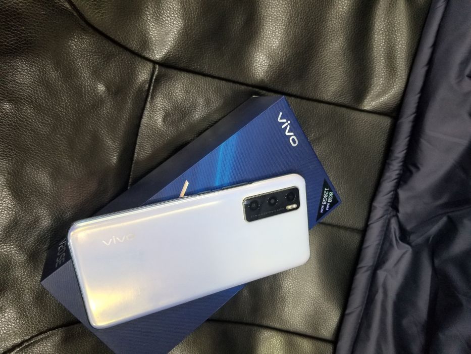 Vivo v20 se 8/128 karopka