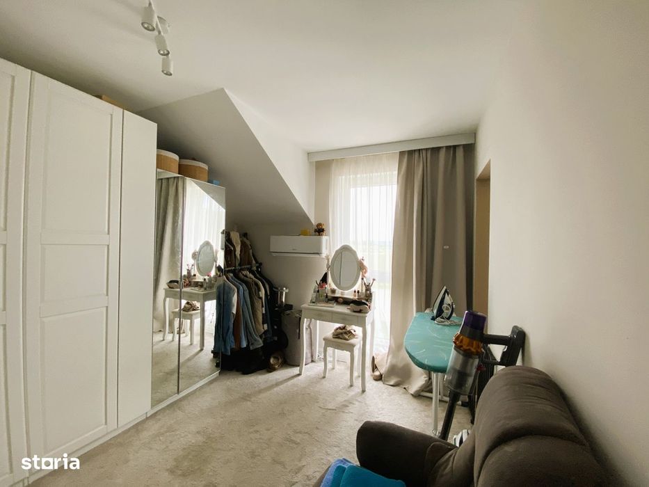Duplex cu 4 camere 2 bai si curte libera 200 mp in Cisnadie