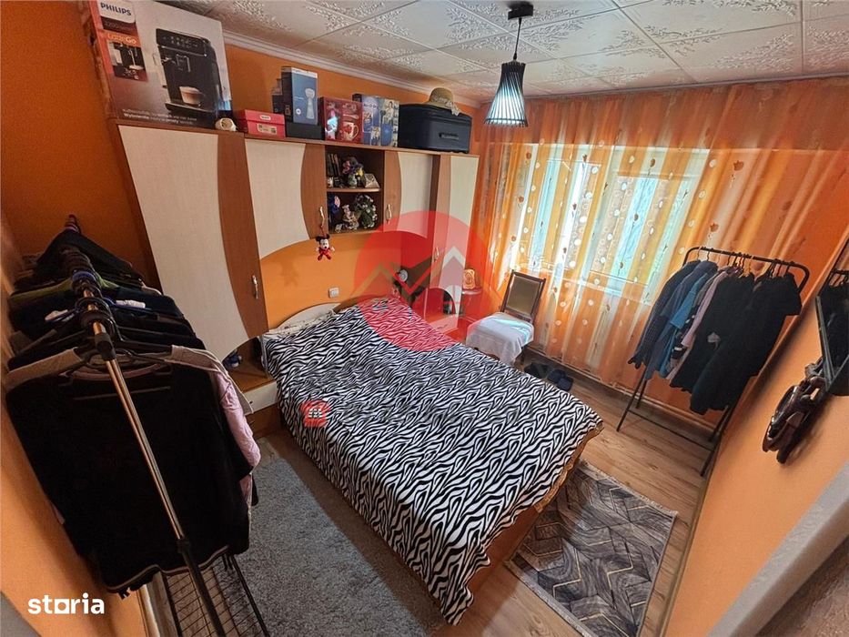 Ap. 4 camere Vest, etaj 2, mobilat, centrala pe gaz, 67 mp