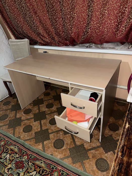 Продам писменный стол