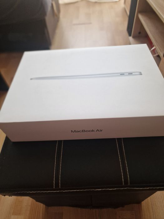 MacBook Air M1 Space Gray (8GB/256GB) – Като НОВ, 52 цикъла, 98% Батерия! Пълен комплект + Magic Mouse + HyperDrive ХъбЦена:539 € за всичко в комплект