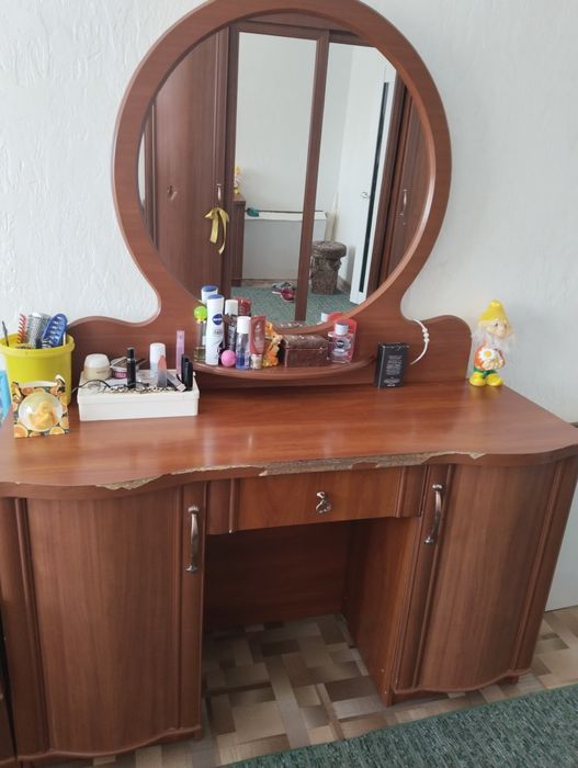 Продаётся спальный гарнитур б/у