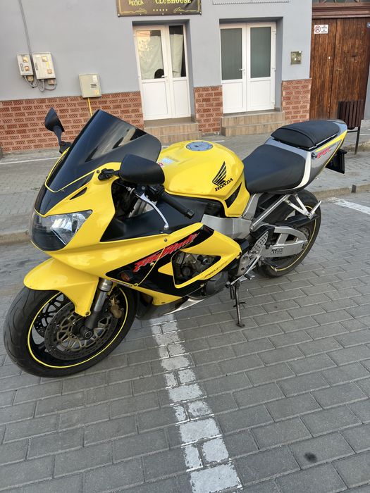 Vand sau schimb  Honda 929