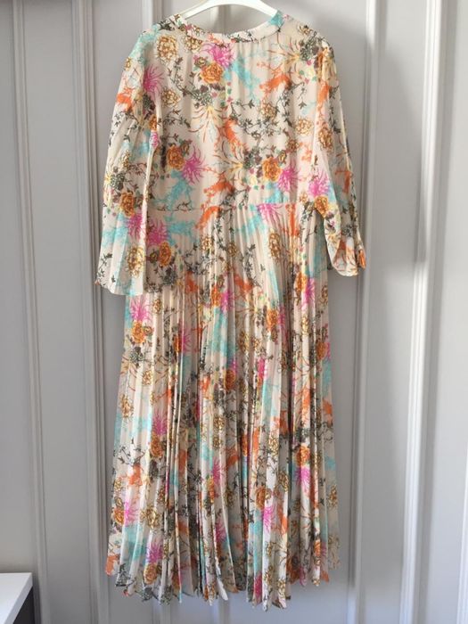 Продаю женские платья