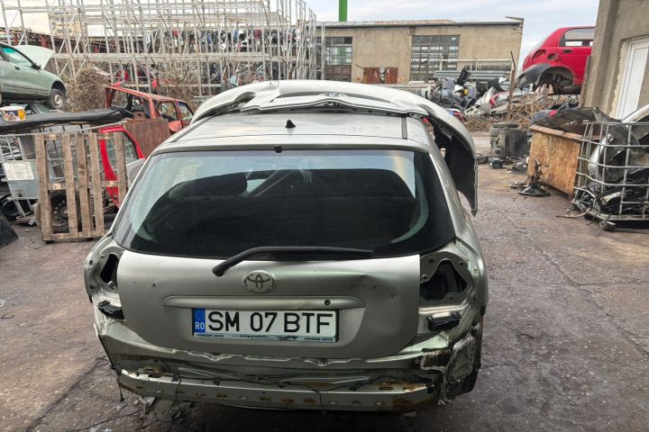 Piese Toyota Corolla 2004 1.4 D-4D MT (90 hp)
