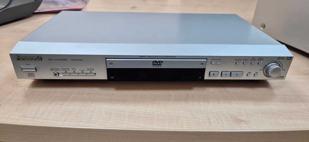 Продавам домашен DVD player Panasonic DVD-RV32 - 50 евро