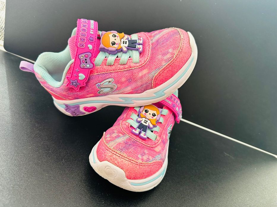 Adidași Skechers marimea 28,5